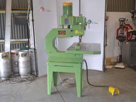 Overhead Router - picture0' - Click to enlarge