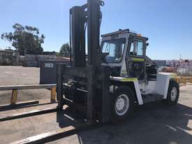 16000 kg CLARK Fork lift - picture0' - Click to enlarge