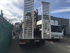Isuzu 1997 beavertail truck with ramps - picture0' - Click to enlarge