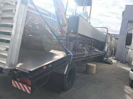 Isuzu 1997 beavertail truck with ramps - picture0' - Click to enlarge