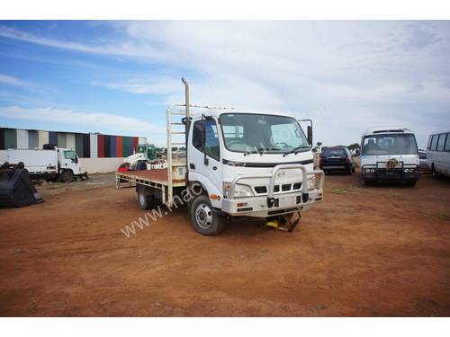 2006 Hino 6 Speed Turbocharged Air condition