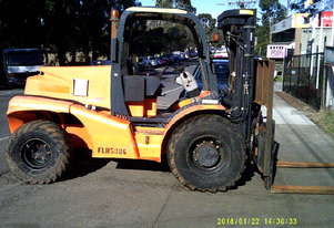 5 ton mast , 3 stage side shift , tyne adjust , 1200hrs , 2012 model ,