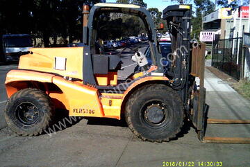 5 ton mast , 3 stage side shift , tyne adjust , 1200hrs , 2012 model ,