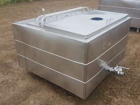 STAINLESS STEEL TANK, MILK VAT 900 LT - picture0' - Click to enlarge