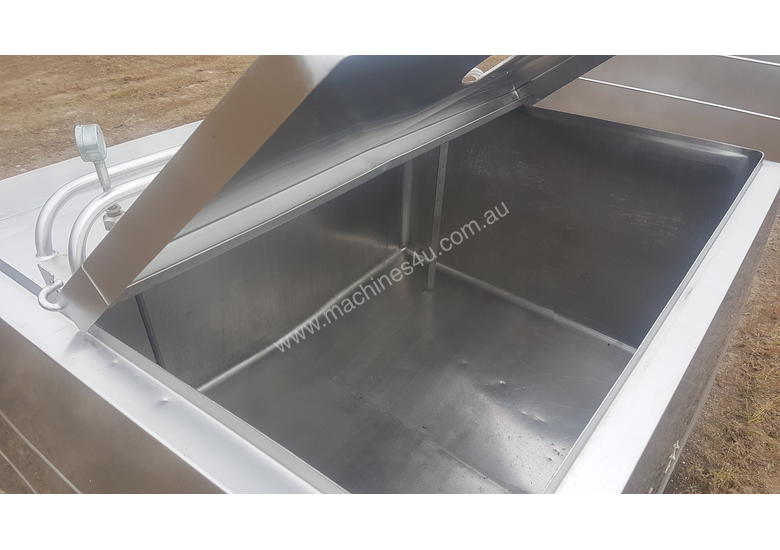 caption STAINLESS STEEL TANK, MILK VAT 900 LT