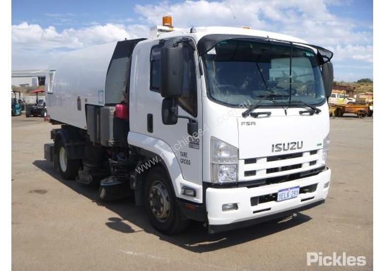 caption 2013 Isuzu FSR850