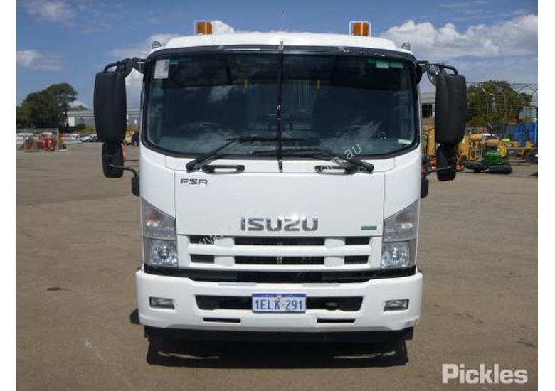 caption 2013 Isuzu FSR850