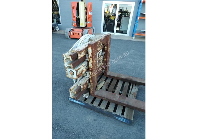 Used 2009 CASCADE Forklift rotator clamp class 4 Forklift Rotators in