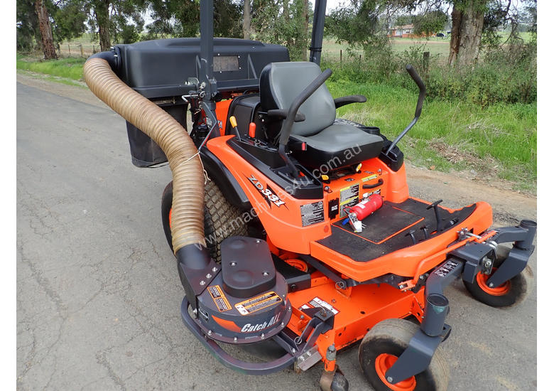 Kubota ZD331 Zero Turn Lawn Equipment