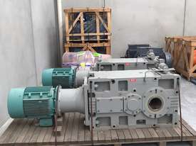 NEW 30 kw 40 hp 9 rpm output Bonfiglioli Geared Motor - picture0' - Click to enlarge
