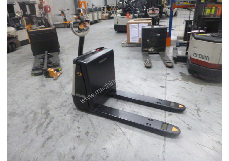 caption Crown Electric Pallet Movers WP2315 (Perth branch)