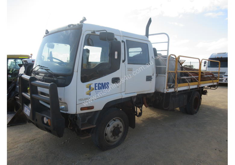 caption 2001 Isuzu FSS 550 4x4