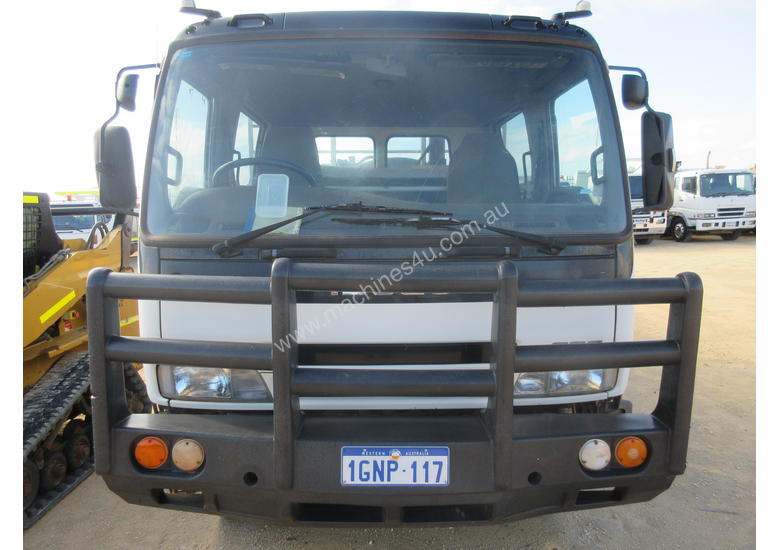 caption 2001 Isuzu FSS 550 4x4
