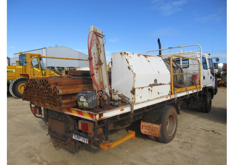 caption 2001 Isuzu FSS 550 4x4