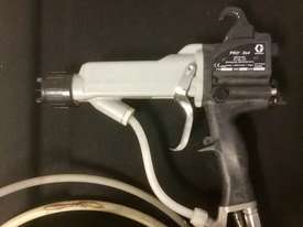 Electrostatic Wet Spray Gun with pressure pot - picture2' - Click to enlarge