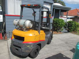 3 ton TCM Container Mast Used Forklift - picture2' - Click to enlarge