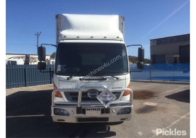 caption 2013 Hino FE500