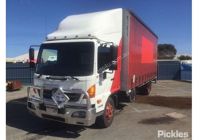 caption 2013 Hino FE500