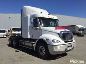 2005 Freightliner Columbia CL 112 - picture0' - Click to enlarge