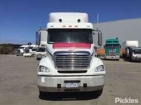 2005 Freightliner Columbia CL 112 - picture1' - Click to enlarge