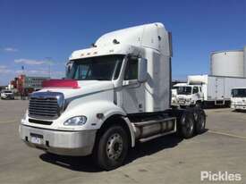 2005 Freightliner Columbia CL 112 - picture2' - Click to enlarge