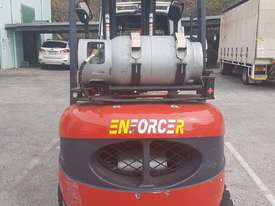 Forklift 2.5T LPG-Petrol ** still under warranty ** 3 stage mast - picture1' - Click to enlarge