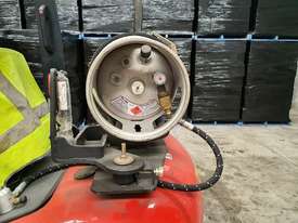 Forklift 2.5T LPG-Petrol ** still under warranty ** 3 stage mast - picture2' - Click to enlarge