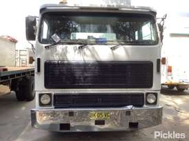 1996 International TLINE 2700 - picture1' - Click to enlarge
