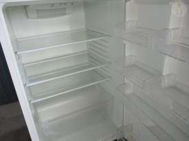 Kelvinator 420l Fridge/freezer - picture1' - Click to enlarge