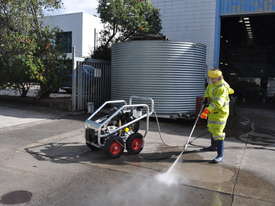 Raptor 7,300 PSI diesel powered hydro blaster      - picture2' - Click to enlarge