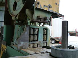 Working Robinson 48 inch Band Saw . - picture1' - Click to enlarge