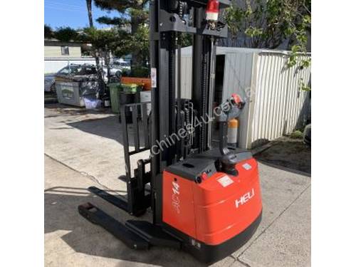 Heli CQDH14/850 1400kg Container entry walkie stacker. 