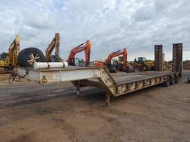Brentwood Tri Axle Low Loader - picture0' - Click to enlarge