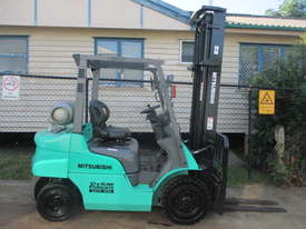 Mitsubishi 2.5 ton SS Fork Positioner Used Forklift #1520 - picture0' - Click to enlarge