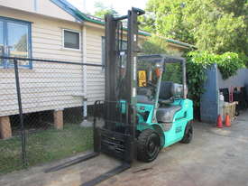 Mitsubishi 2.5 ton SS Fork Positioner Used Forklift #1520 - picture0' - Click to enlarge