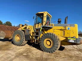 Komatsu WA500-3 Loader/Tool Carrier Loader - picture2' - Click to enlarge