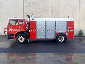International Acco 2350G Service Body Truck - picture0' - Click to enlarge