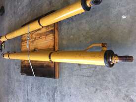 Caterpillar 735/D350E Lift Cylinders  - picture1' - Click to enlarge