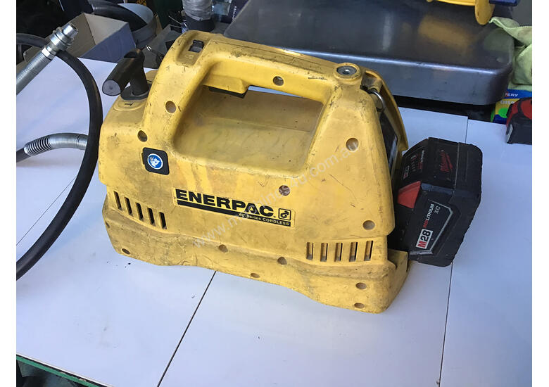 New enerpac Enerpac 28 Volt Cordless Hydraulic Pump Porta Power Battery  Charger 10000 PSI XC1202M Used Hydraulic Pump in Listed on Machines4u