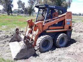 1986 TOYOTA SKD8 SKID STEER - picture1' - Click to enlarge