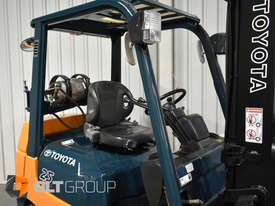 Toyota 7FGK25 Forklift 2.5 Tonne Compact Model 3302 Hours New Solid Tyres - picture2' - Click to enlarge