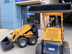 UHI 2022 Mini Loader U30 with 23HP Honda engine, 400kg loading capacity, 4in1 Bucket - picture1' - Click to enlarge