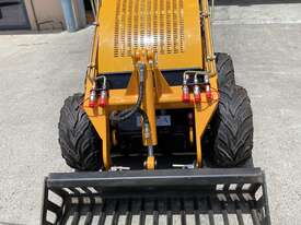 UHI 2022 Mini Loader U30 with 23HP Honda engine, 400kg loading capacity, 4in1 Bucket - picture0' - Click to enlarge