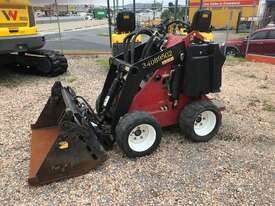 Toro Mini Loader - picture0' - Click to enlarge