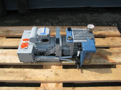 Laboratory Rotary Vane Vacuum Pump - Vacuubrand RC6 