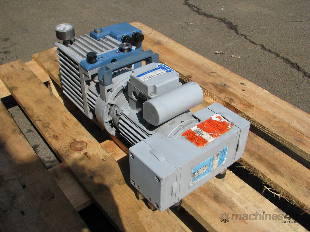 Used vacuubrand Laboratory Rotary Vane Vacuum Pump Vacuubrand RC6
