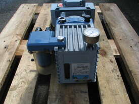 Laboratory Rotary Vane Vacuum Pump - Vacuubrand RC6  - picture2' - Click to enlarge