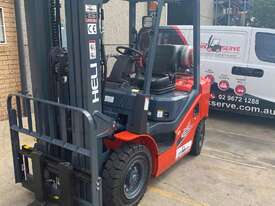 Heli 2.5T LPG/Petrol Container Mast Forklift  - picture0' - Click to enlarge