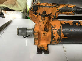 Enerpac Hydraulic Hand Pump Two Speed P80 - Used Item - picture1' - Click to enlarge