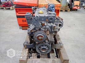 4 CYLINDER DUETZ ENGINE (PARTS) & 2 X METAL TOOL BOXES - picture2' - Click to enlarge